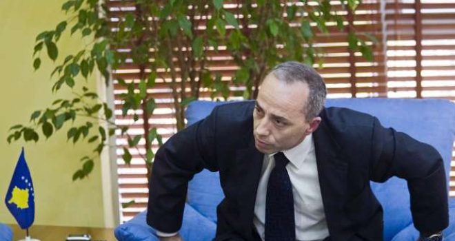Ministri Zharku inspekton punimet në infrastrukturën rrugore në Istog