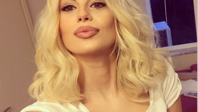 “Plagoset” Luana Vjollca, shfaqet e fashuar /FOTO