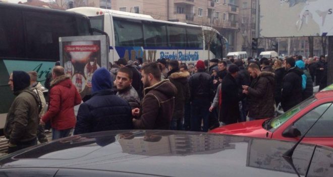 Gjashtë autobusë nisen nga Mitrovica në Prishtinë