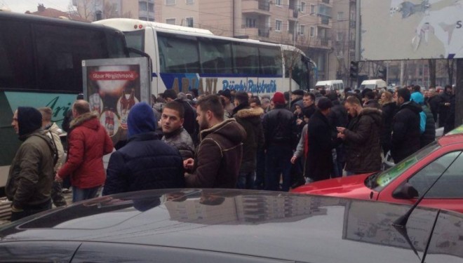 Gjashtë autobusë nisen nga Mitrovica në Prishtinë