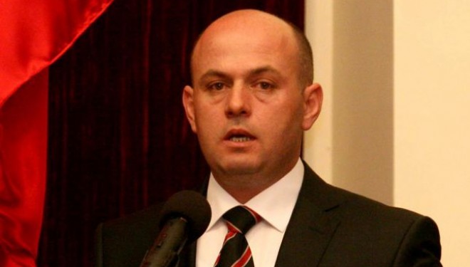 Arsyeja se pse Murat Jashari nuk duhet të jetë president sipas historianëve