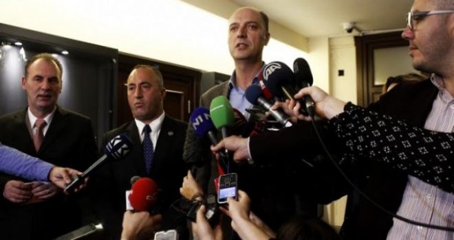 Analistët: Opozita s’ka kthim mbrapa