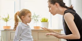 5 dëshmitë që tregojnë se ju e keni bërë fëmijën të llastuar dhe histeriktë