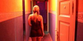 Rrëfehet Prostituta: Gra ja pse ju tradhtojnë burrat me neve