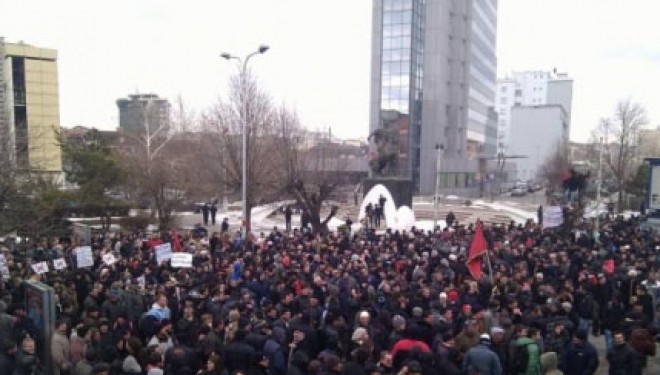 Protestuesit e kërkojnë Albin Kurtin