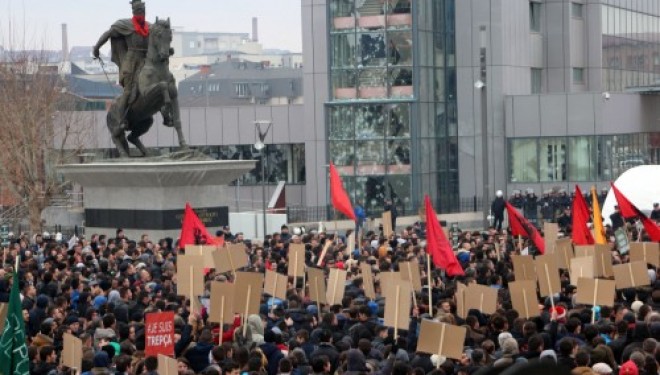 Protestat ndalen kur të bjerë Qeveria