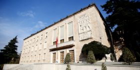Mashtroi se ishte punonjëse e Kryeministrisë, zhvati 30 mijë euro