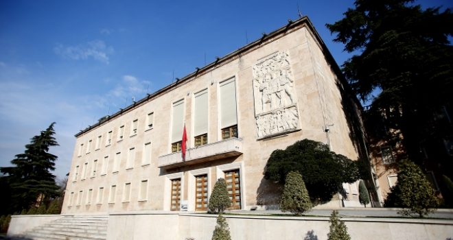 Mashtroi se ishte punonjëse e Kryeministrisë, zhvati 30 mijë euro