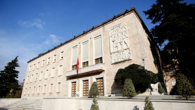 Mashtroi se ishte punonjëse e Kryeministrisë, zhvati 30 mijë euro