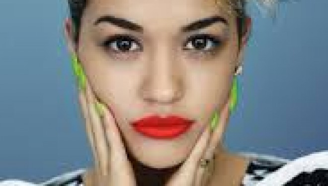 Rita Ora kërkon përkrahje për filmin ‘Shok’ në nominimin për Oscar / FOTO