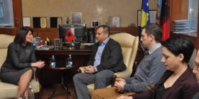 Presidentja e Kosovës takon kryetarin e Prishtinës Shpend Ahmetin / FOTO