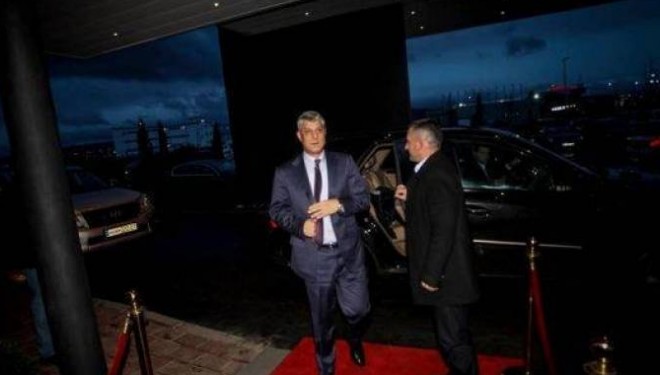 The Daily Beats për Thaçin: Ekipi i kandidatit për President të SHBA’ve, takohet me një të dyshuar për trafikim organesh!