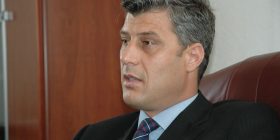 Dëgjojeni Hashim Thaçin kur kërkonte dënimin e Ibrahim Rugovës. E tash bën homazhe te varri i tij /VIDEO