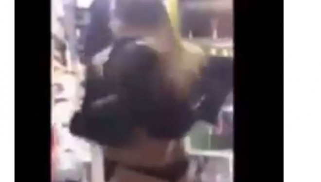 Gjeste primitive të azilantëve, i zhveshën në rrugë vajzat gjermane (Video)