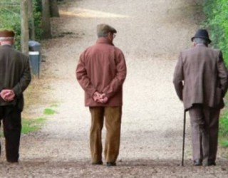 Pleqtë linin pensionin me prostituta