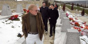 Reçaku Kujton të Rënët e Masakrës dhe Nderon Ambasadorin Walker