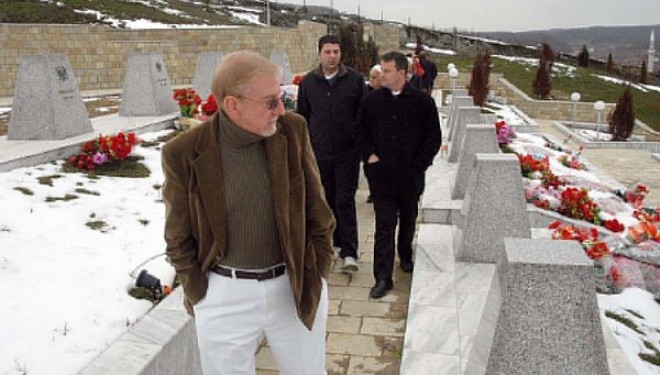 Reçaku Kujton të Rënët e Masakrës dhe Nderon Ambasadorin Walker