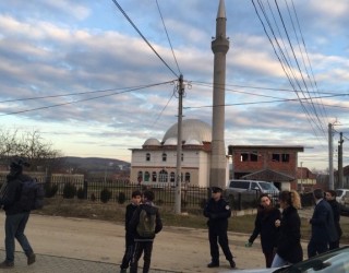 Deminohet eksplozivi në xhamin e Drenasit (Foto)