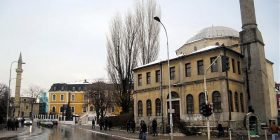 Televizioni italian: Në Kosovë, më shumë xhami sesa fabrika (Video)