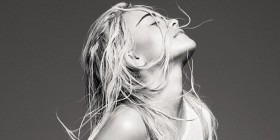 Rita sensuale në pozën për GQ  / FOTO