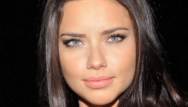 Adriana Lima rrëfen për jetën e saj në modeling