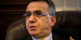 Enver Hasani e quan rrugaç kreun e Gjykatës Themelore të Prishtinës