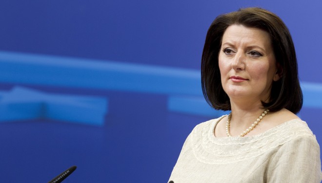 Jahjaga nuk lëshon pe me diplomatë