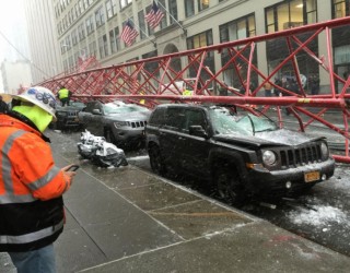 Në Manhattan rrëzohet vinçi, ka viktima (Foto)