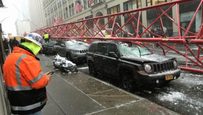 Në Manhattan rrëzohet vinçi, ka viktima (Foto)