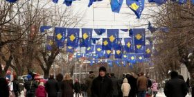 Qeveria përgatitet për festë, opozita për protestë (Video)