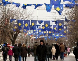 Qeveria përgatitet për festë, opozita për protestë (Video)