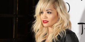 Rita Ora me unazë diamanti