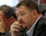 Lushtaku i reagon Sveçlës: Si dezertor i luftës që je, nuk mund të flasësh për burrëri