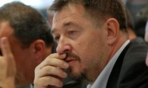 Lushtaku i reagon Sveçlës: Si dezertor i luftës që je, nuk mund të flasësh për burrëri