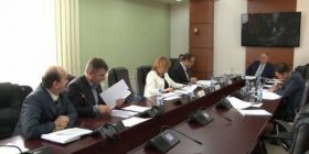 Shoferë instruktorë nuk mund të jetë një 23 vjeçar