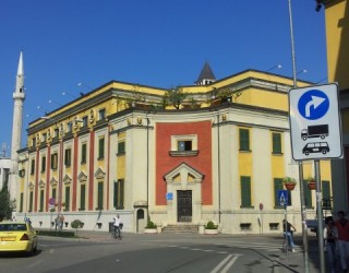 Jeta e natës në Tiranës: Skena lesbike në një klub / FOTO