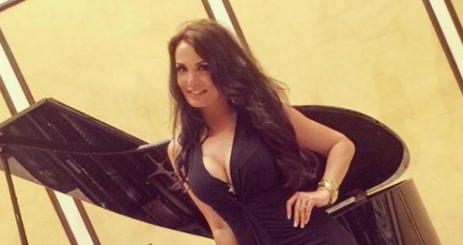 Albërie Hadërgjonaj poston video seksi të së bijës (Video)