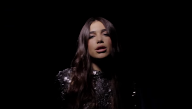 “The Guardian” shkruan për performancën e Dua Lipës në Glastonbury