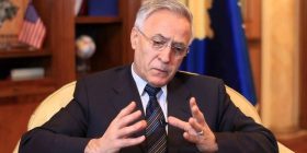 Krasniqi kritikon vizitat e Thaçit në memorialet e komunitetit serb, kërkon të japë dorëheqje