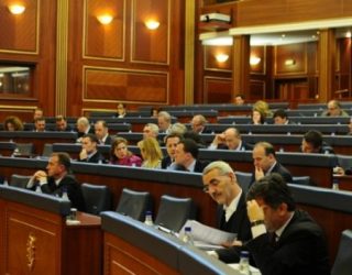 Sabri Hamiti godet fort Isa Mustafën e Kadri Veselin