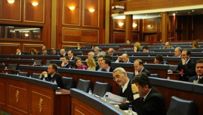 Sabri Hamiti godet fort Isa Mustafën e Kadri Veselin