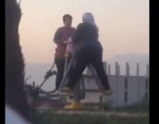 Video: Gjyshet me shami palestër në Kashar, ja si i komenton ky djalë