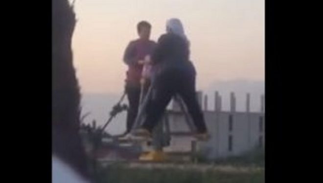 Video: Gjyshet me shami palestër në Kashar, ja si i komenton ky djalë