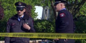 Grabitja e 180 mijë dollarëve. Policia: Autorët, as të armatosur e as të maskuar