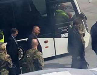 Mustafa e Haradinaj u takuan në aeroportin e Frankfurtit (Video)