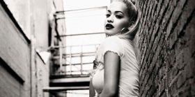 E bukur dhe sharmante sikurse Rita Ora (Foto)