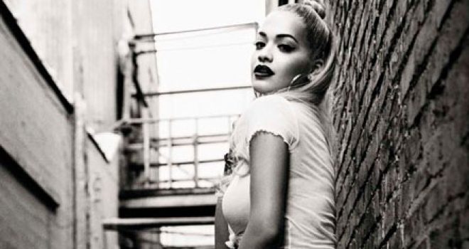 E bukur dhe sharmante sikurse Rita Ora (Foto)