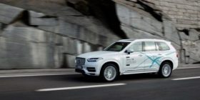 Volvo i provon veturat pa shofer në Londër