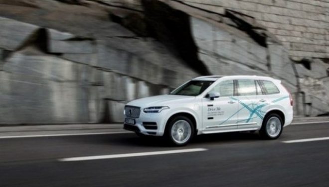 Volvo i provon veturat pa shofer në Londër