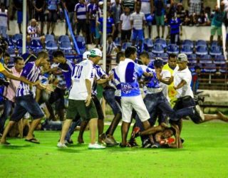 Brazil, vritet me shqelma tifozi në mes të ndeshjes (KUJDES! Pamje të rënda, VIDEO)